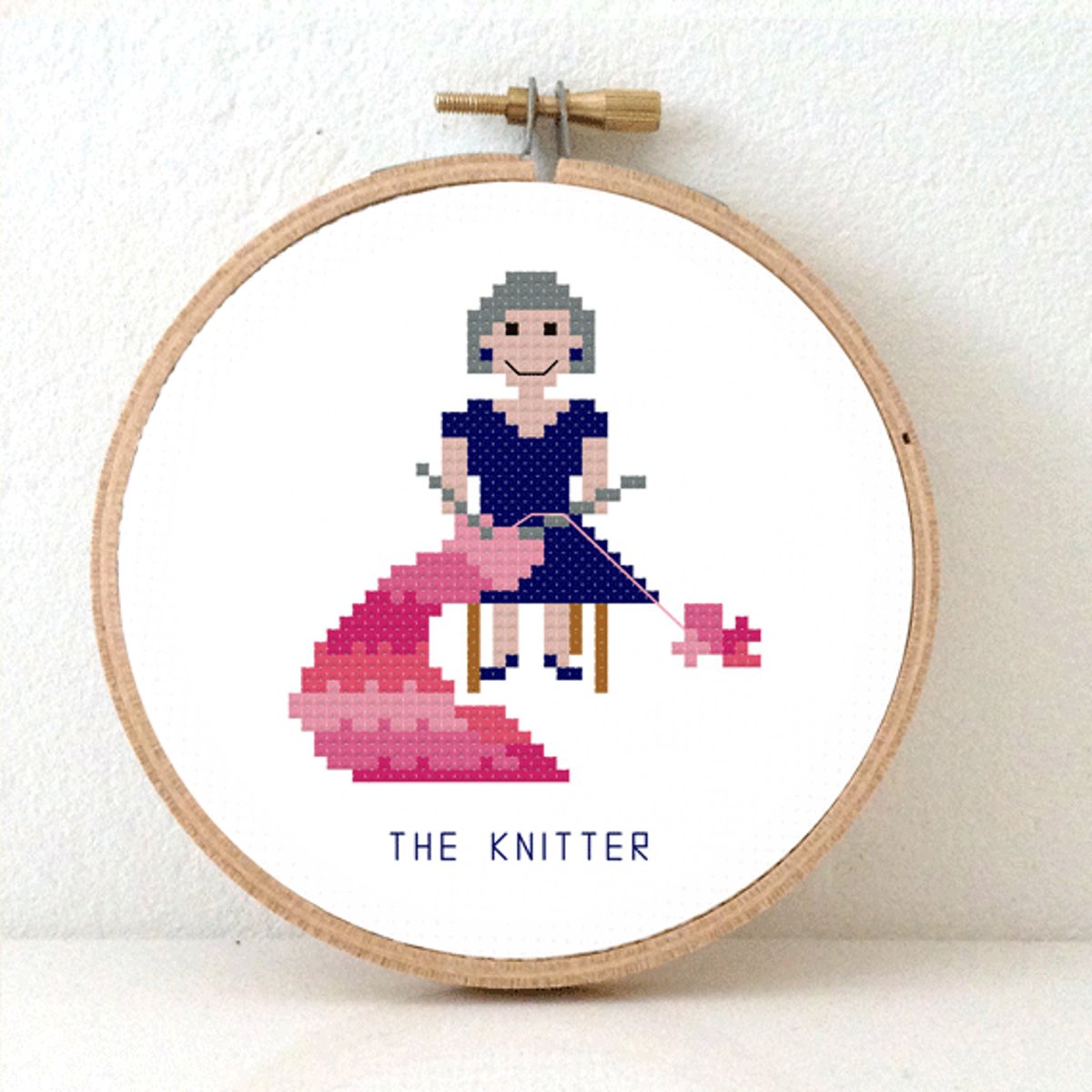 Borduurpakket knitter - vrouwlijke versie| Modern borduurpakket voor volwassenen | Inclusief borduurring DMC borduurgaren borduurnaald AIDA borduurstof.